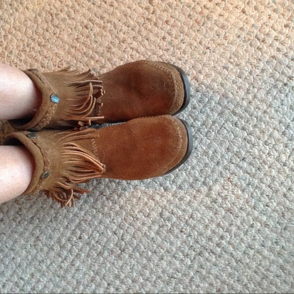 Minnetonka Shoes - Minnetonka Fringed Booties🐴🐴🐴